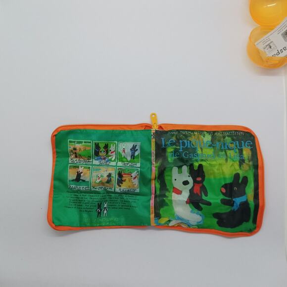 Gaspard et Lisa picture book pouch - Picture 3 of 7
